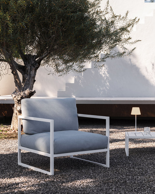 Butaca 100% exterior Comova blau i d'alumini blanc