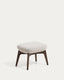Reposapiés Adiran de chenilla gruesa beige con patas de madera maciza de roble acabado nogal