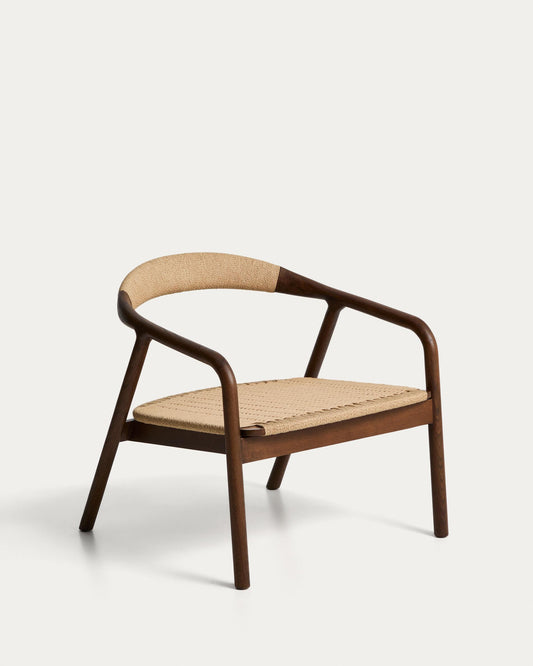 Fauteuil Derile en bois de chêne avec finition noyer et corde en papier beige FSC 100 %