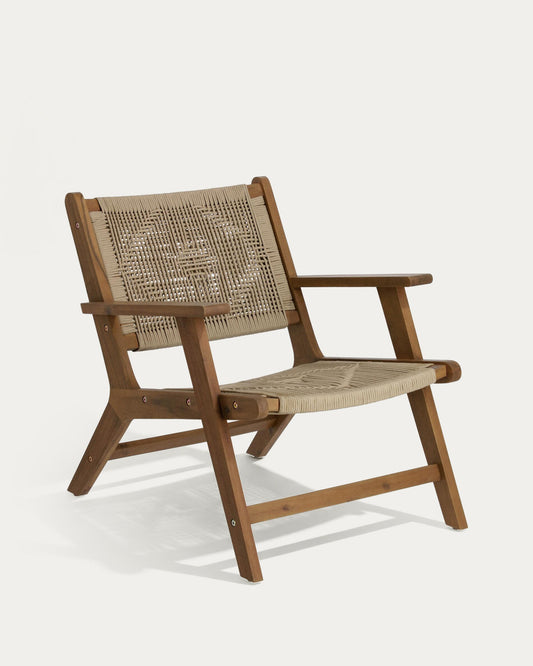 Fauteuil Geralda en bois d’acacia avec finition foncée FSC 100 %