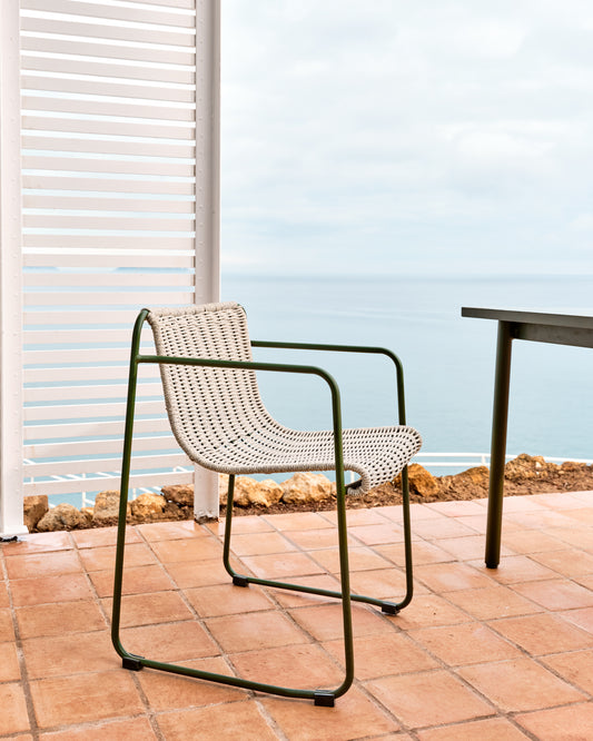 Cadira apilable Maurina d’acer galvanitzat verd i corda cru i gris