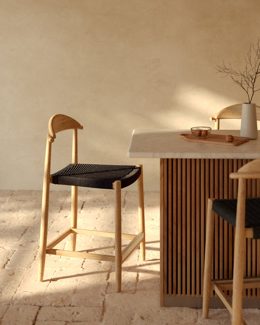 Tamboret Nina fusta massissa acàcia amb acabat natural i corda negra, alçada 62cm FSC 100%