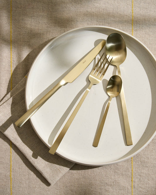 Set Dilora de 16 cubiertos de acero inoxidable con acabado dorado mate