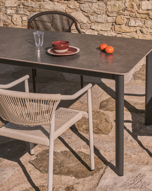 Mesa Anafi de piedra sinterizada y aluminio grafito 180 x 90 cm