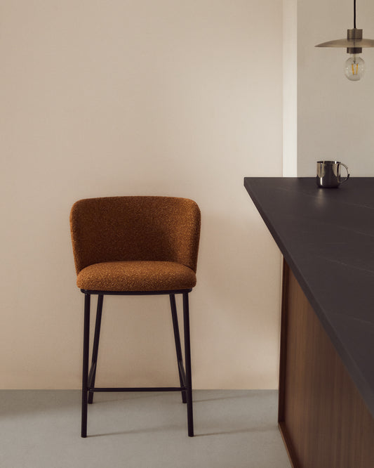 Tamboret Ciselia xenilla gruixuda terracota i potes d’acer acabat negre FSC Mix Credit 65 cm