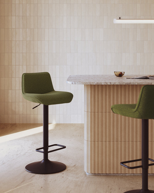 Tamboret Zenda de chenilla verda fosc i acer negre mat alçada 81-102 cm FSC 100%