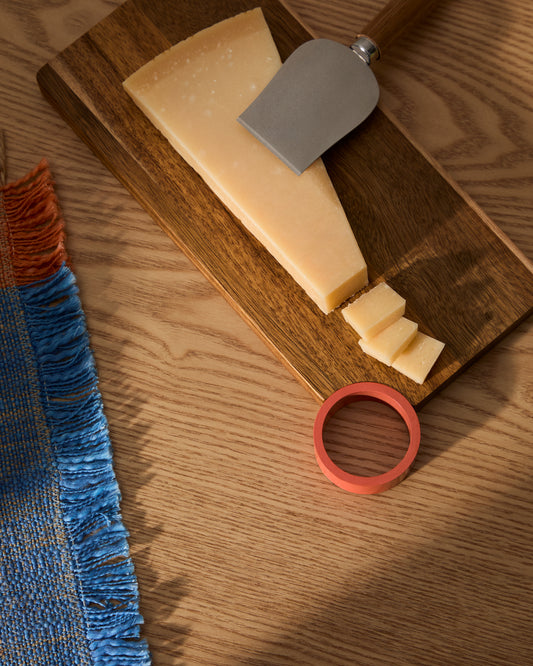 Tabla de servir Zairin de madera de acacia FSC 100% y metal rosa