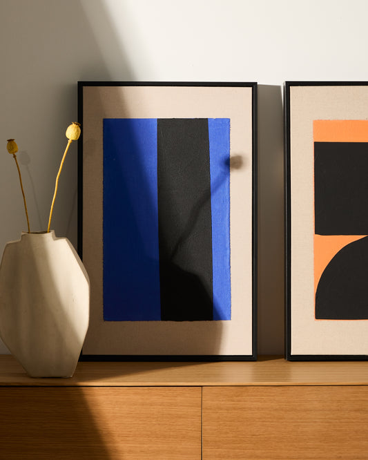 Tableau abstrait Zernu en lin bleu et noir ligne verticale peint à la main 42 x 65 cm