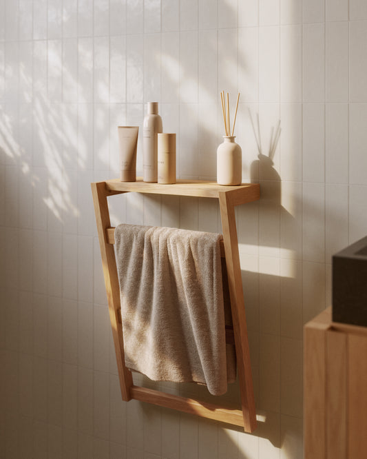 Tovalloler de paret Kuveni de fusta massissa de teca 40 x 63 cm