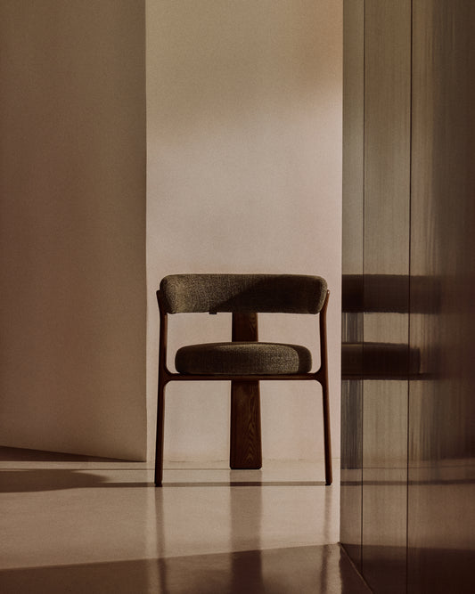 Silla Granite de 3 patas de chenilla verde y madera maciza fresno acabado nogal FSC 100%