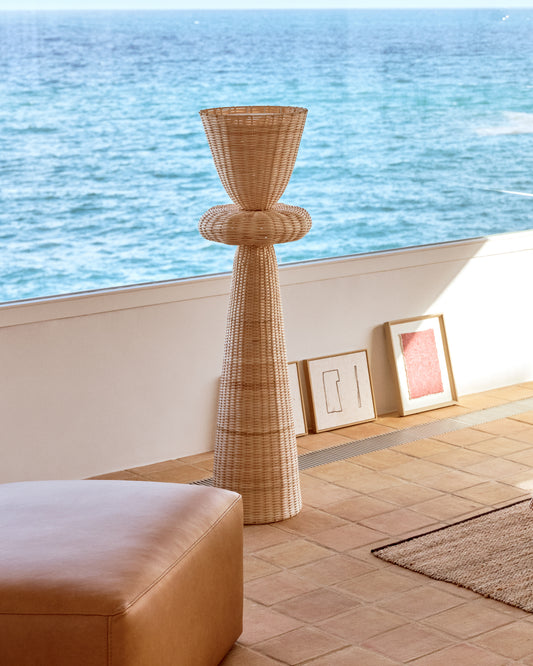Llum de peu Neuda de rotang amb acabat clar