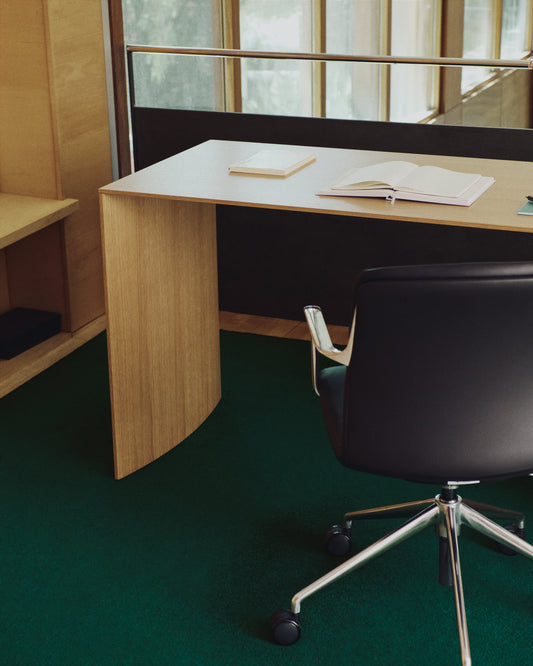 Mesa de trabajo Litto de chapa de roble FSC Mix Credit 140 x 60 cm