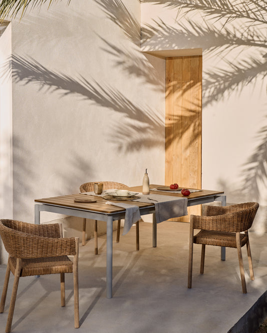 Taula extensible d'exterior Canyelles de polifusta i alumini gris clar 180(240)x100 cm