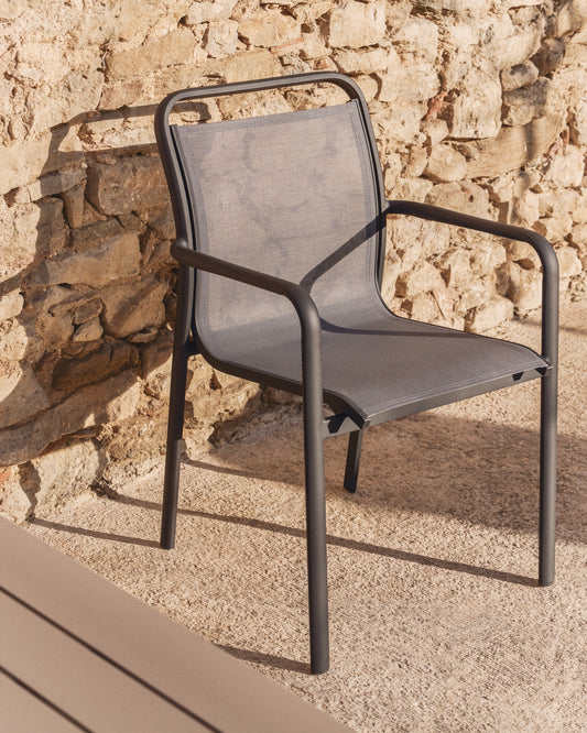Cadira apilable d’exterior Luri d’alumini grafit i texteline gris