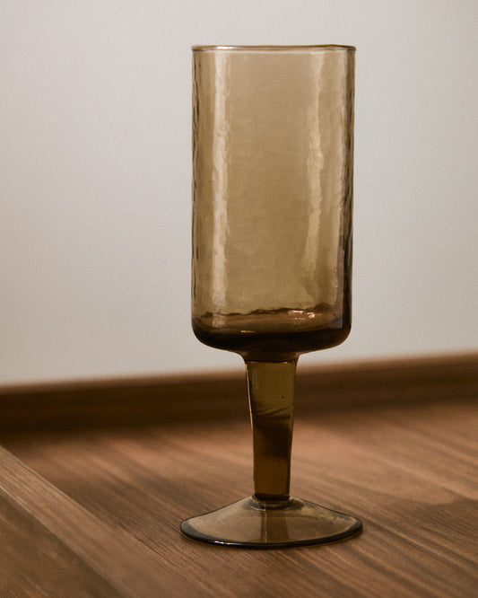 Copa de vino Obila de vidrio reciclado marrón