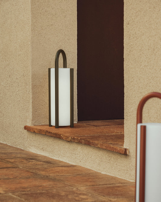 Llum de taula gran portàtil Leros de polietilè i acer verd