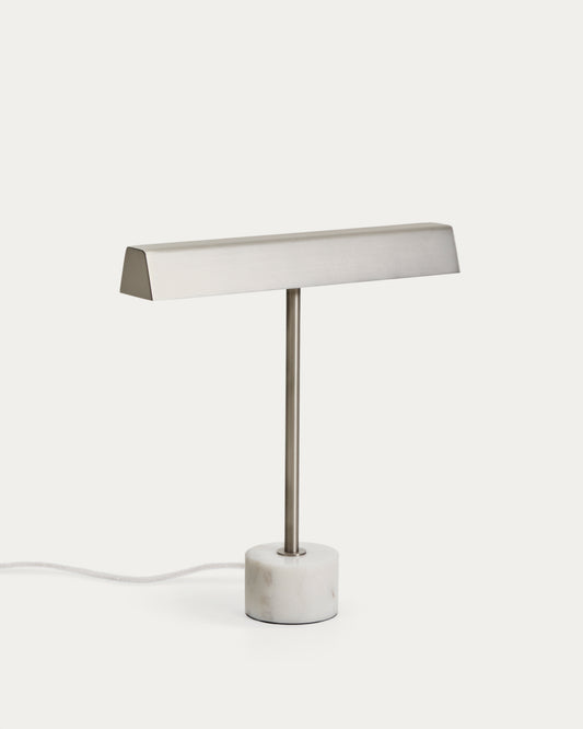 Lámpara de mesa Lynor de metal cepillado con base de mármol blanco