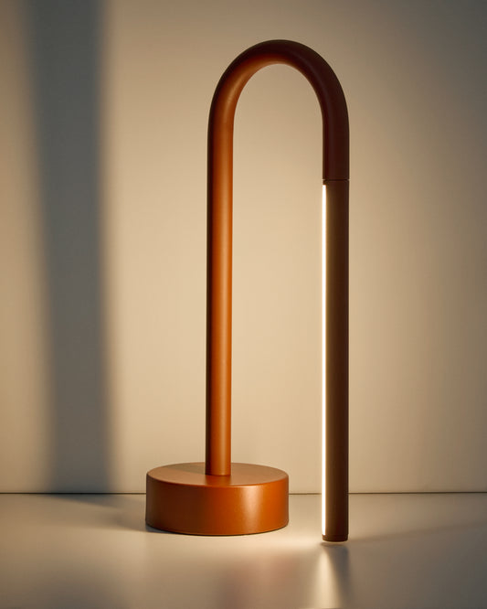 Llum de taula portàtil Bow d’alumini vermell