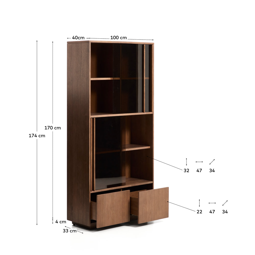 Vitrina Helvine de 4 portes i 2 calaixos de xapa de freixe amb acabat noguera fosc i vidre temperat de 100 x 170 cm FSC™ 100%