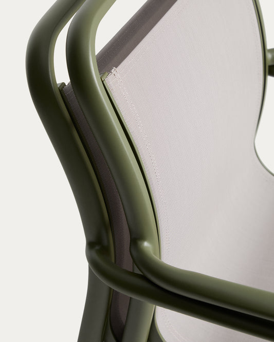 Set de taula extensible Brela d’alumini verd i 6 cadires apilables Luri d’alumini verd i texteline beix 205(287)x100 cm