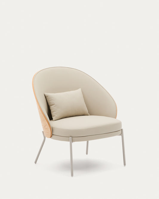 Fauteuil Eamy en polyuréthane beige, placage de frêne avec finition naturelle et métal