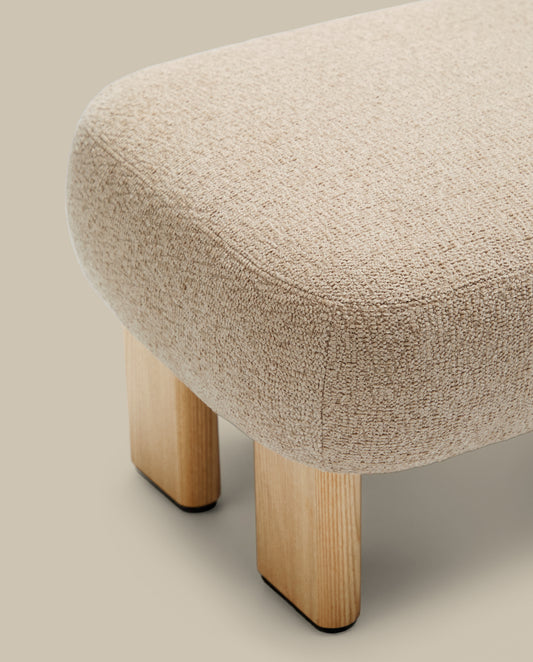 Repose-pieds Nema tissu chenille beige pieds bois frêne finition naturelle 65x55,4cm FSC 100%