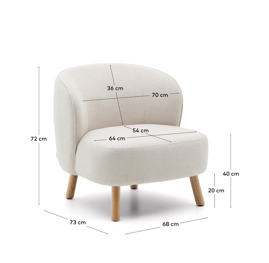 Butaca Ulit de chenilla beige y patas de madera maciza haya acabado natural