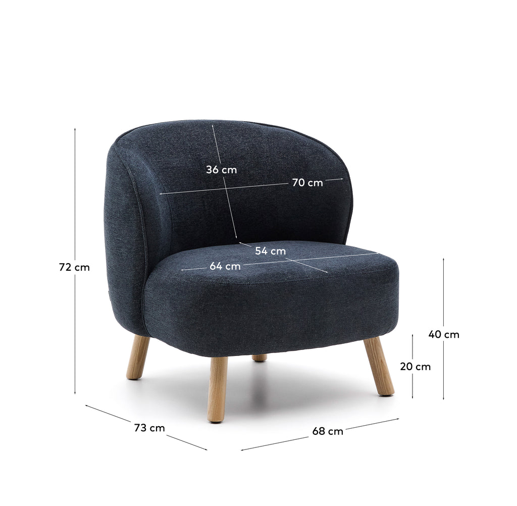 Butaca Ulit de chenilla gris azulado y patas de madera maciza haya acabado natural