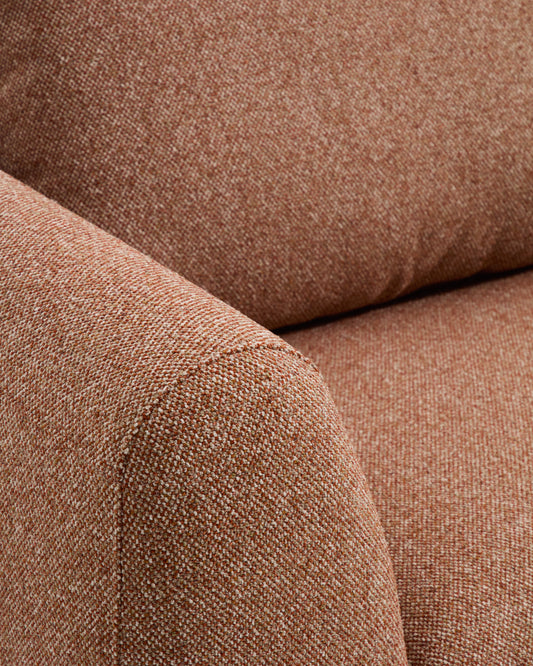 Sofá Vera 3 plazas con chaise longue izquierdo terracota con patas de madera maciza de fresno acabado nogal 232 cm FSC Mix Credit