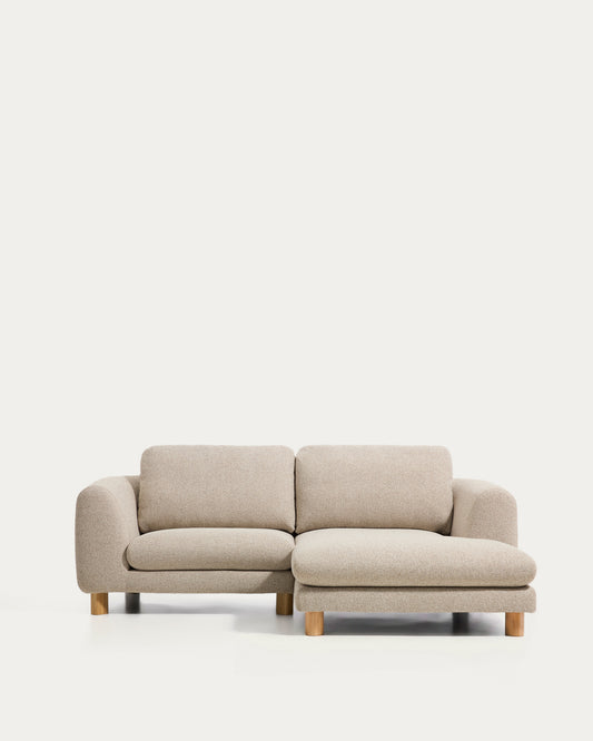 Sofà Vera 3 places amb chaise longue dreta beix amb potes de fusta massissa de freixe acabat natural 232 cm fsc mix credit