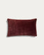 Housse de coussin Ovelin en velours grenat et écru 30 x 50 cm