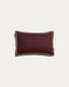 Housse de coussin  Olinan avec détail en bouclette grenat 30 x 50 cm